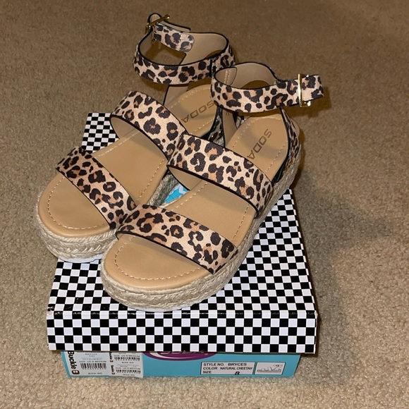 Soda Bryce Cheetah Print Flatform Sandal - Picture 2 of 8